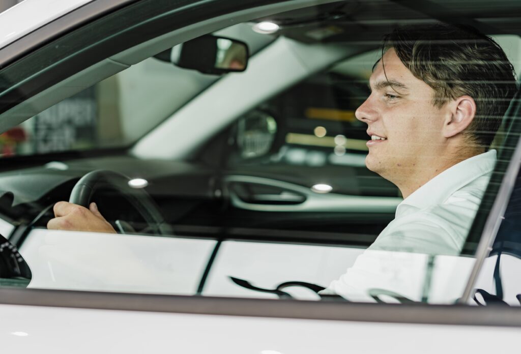 zakelijke rijder in kien lease auto